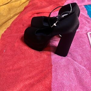 Gianni Bini Black Platform Heels